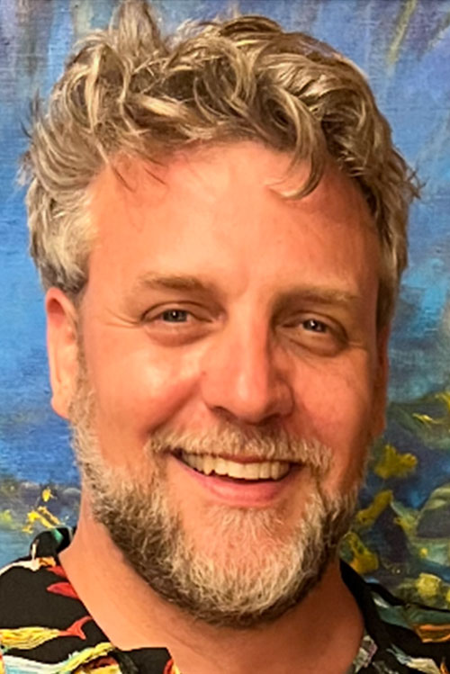 Garth MacAleavey's headshot
